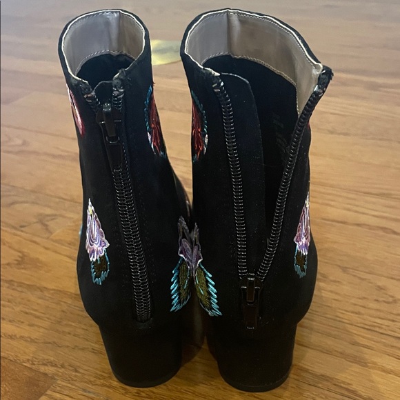 Betsey Johnson Black Ankle Boots with Colorful Floral Embroidery - Picture 4 of 8